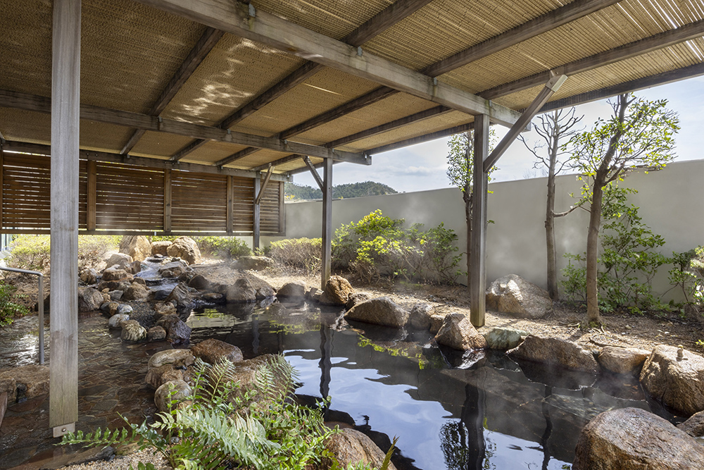 Open-air hot spring rock bath "Yurayura Onsen"