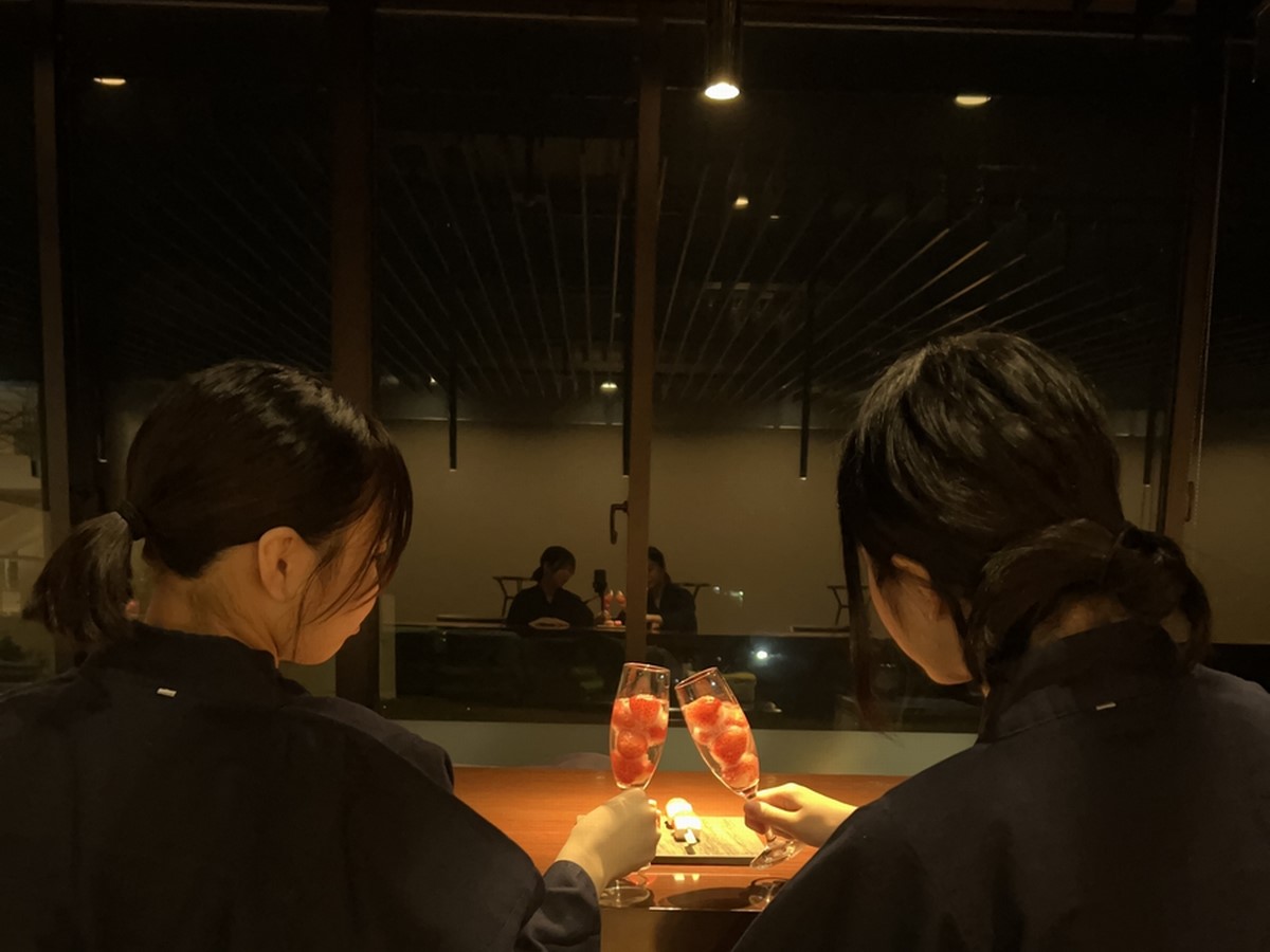 草莓夜形象
